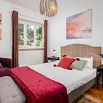 Classy 4Bdr Apartment W/ Balcony By Lovelystay