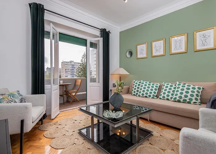 Classy 4Bdr Apartment W/ Balcony By Lovelystay