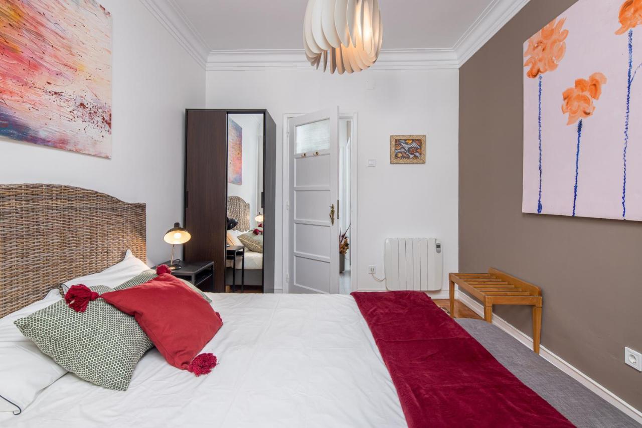 Apartment Classy 4bdr W/ Balcony By Lovelystay