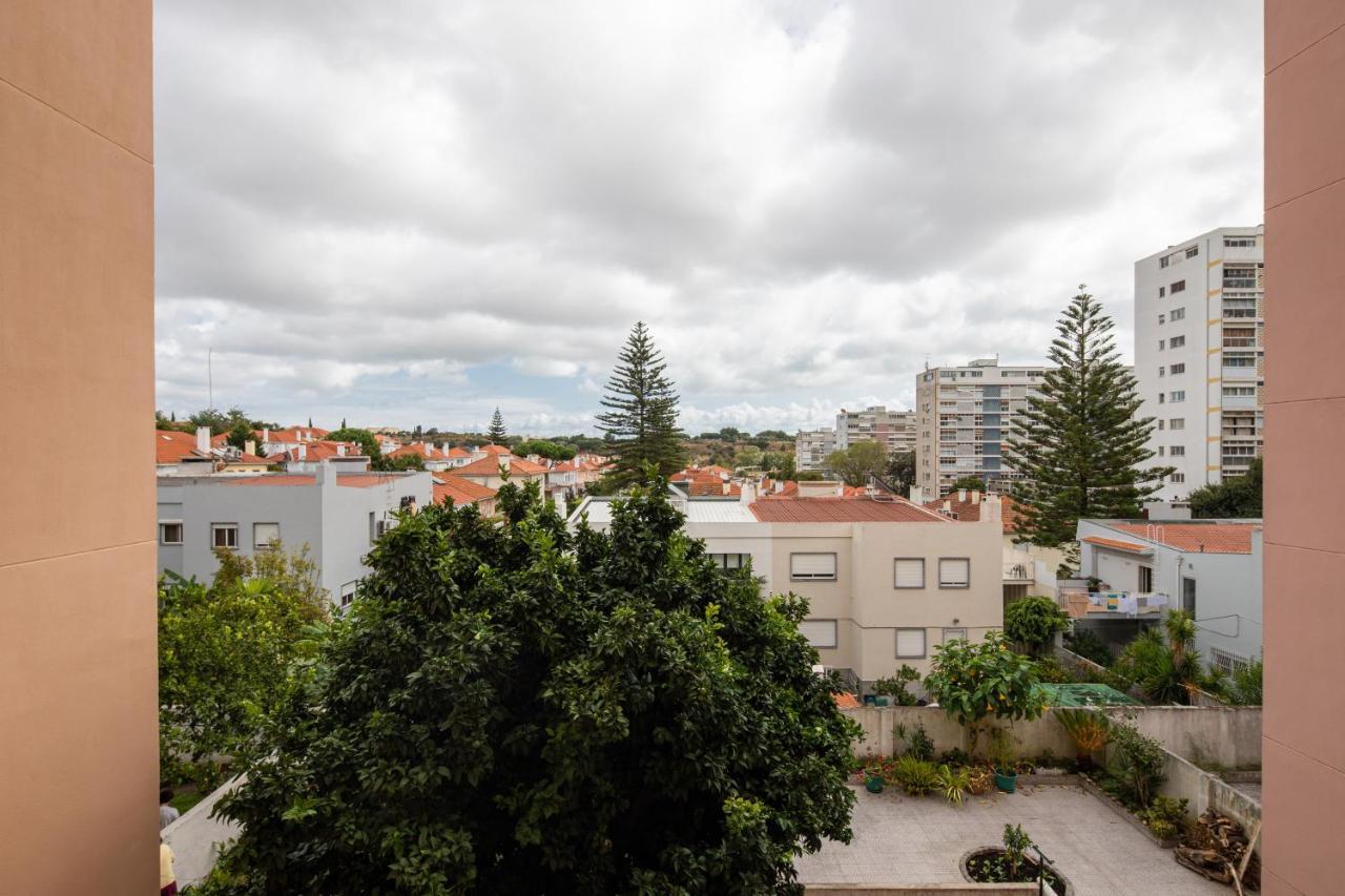 Classy 4bdr W/ Balcony By Lovelystay
