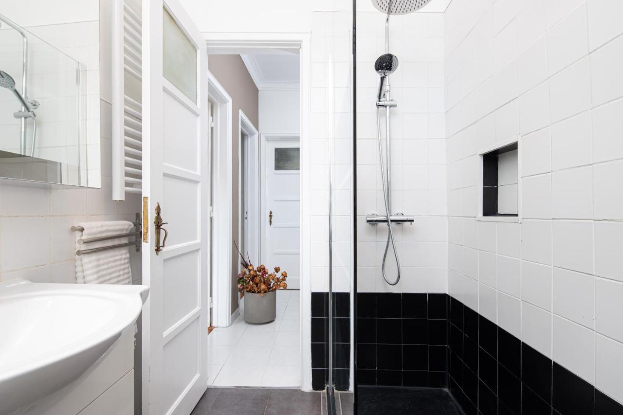 Classy 4bdr W/ Balcony By Lovelystay * Lisbon