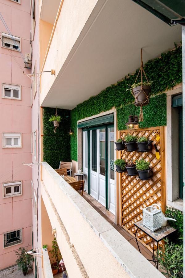 Apartment Classy 4bdr W/ Balcony By Lovelystay