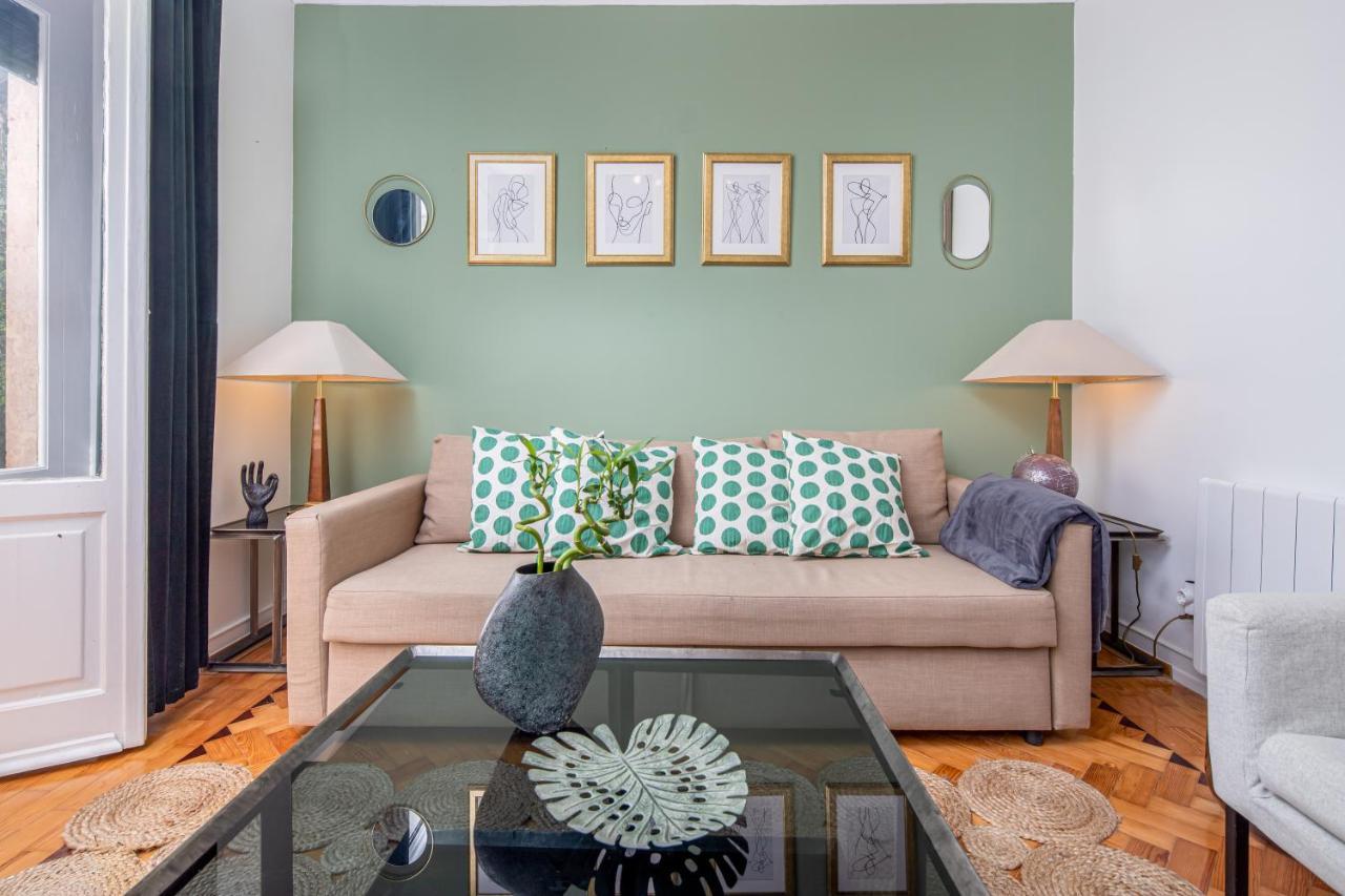 Classy 4bdr W/ Balcony By Lovelystay Apartment